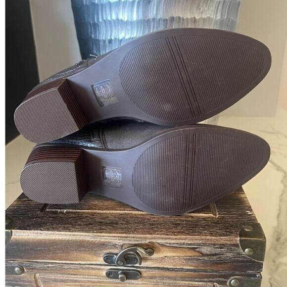 Market & Spruce Agria Zipper Booties in Expresso - Picture 9 of 10